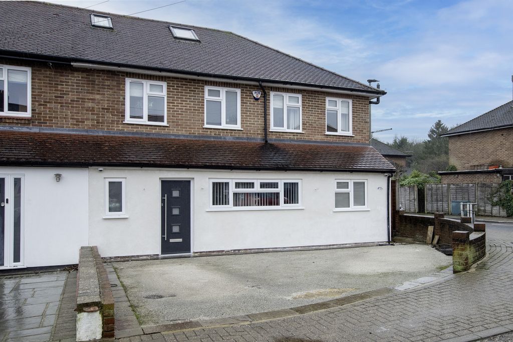 Property photo 3 of 34