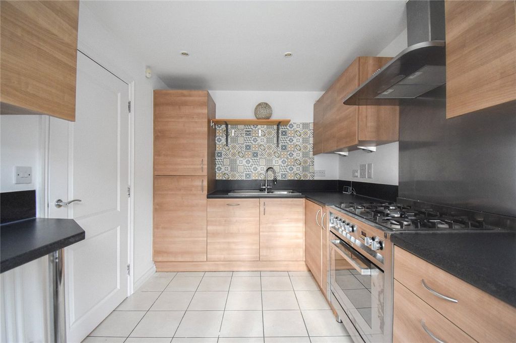 Property photo 2 of 12 Picture No. 24