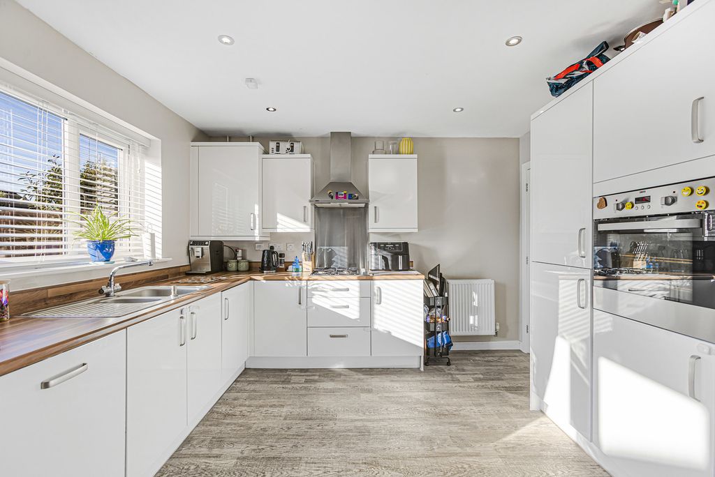 Property photo 2 of 15 Kitchen/Dining Room