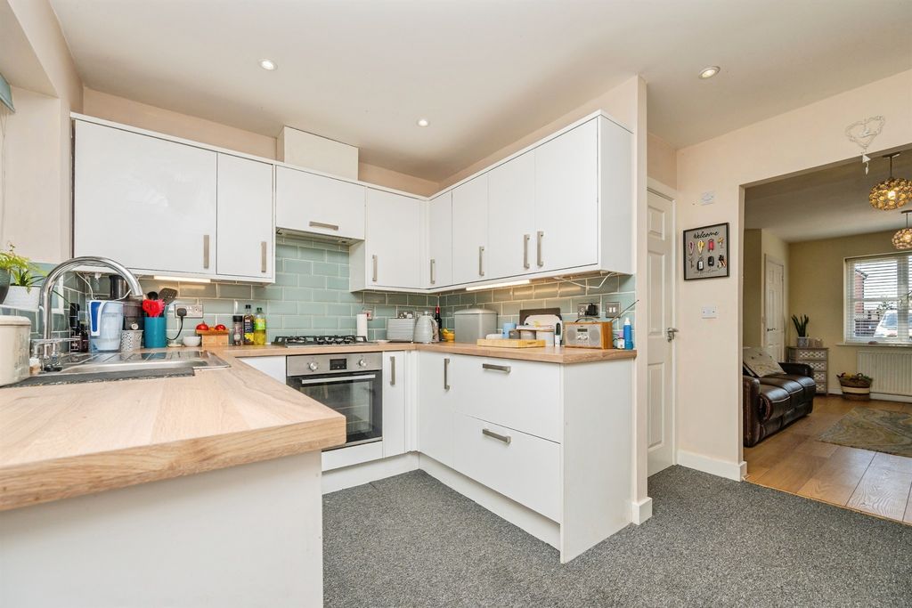 Property photo 2 of 17