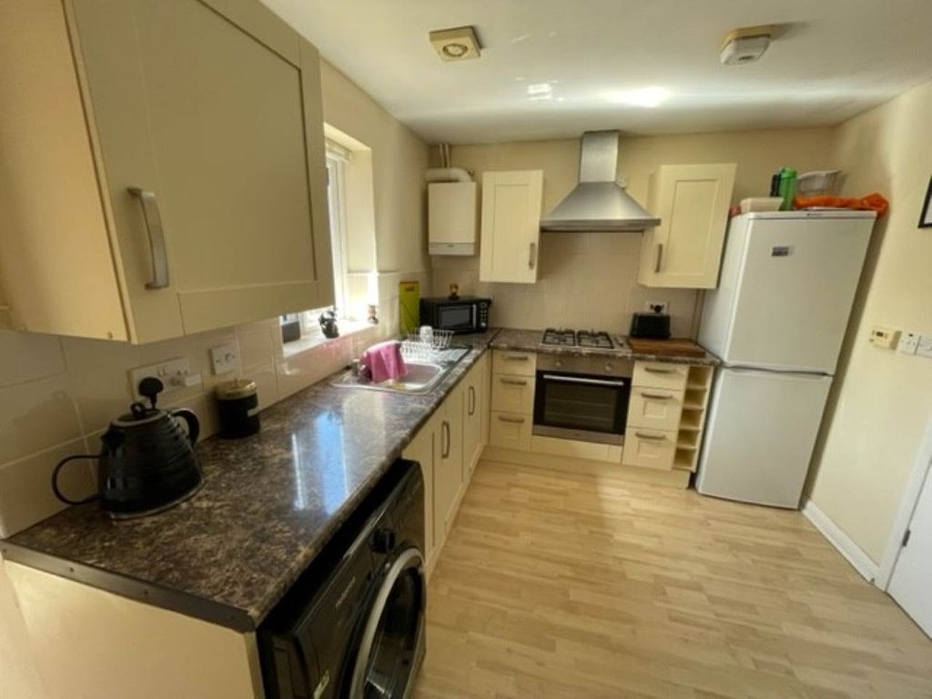Property photo 3 of 9 Maltlands 4 New Kitchen 2