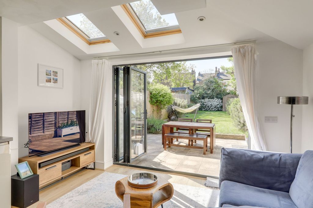Property photo 1 of 18
