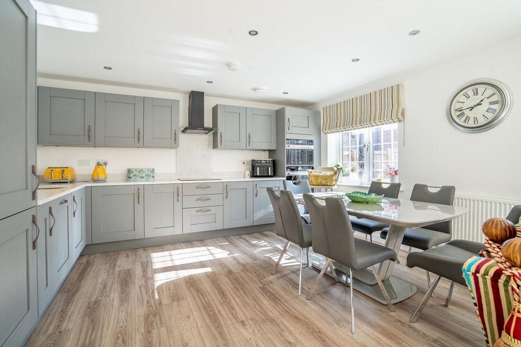 Property photo 2 of 21 Kitchen