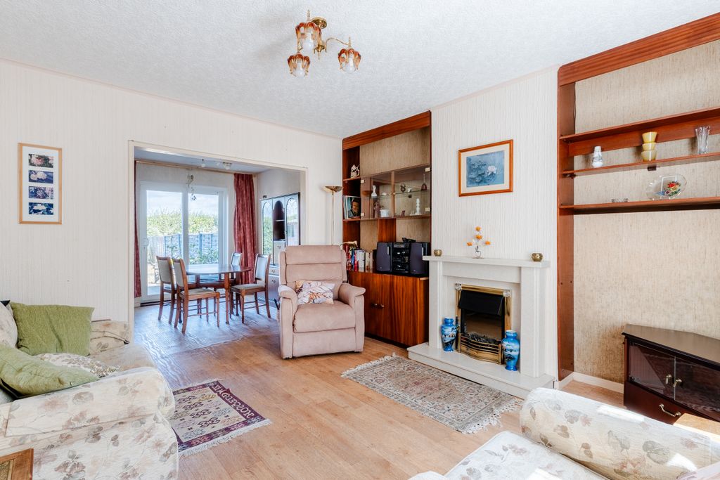 Property photo 2 of 17 A7407436-Hdr-1