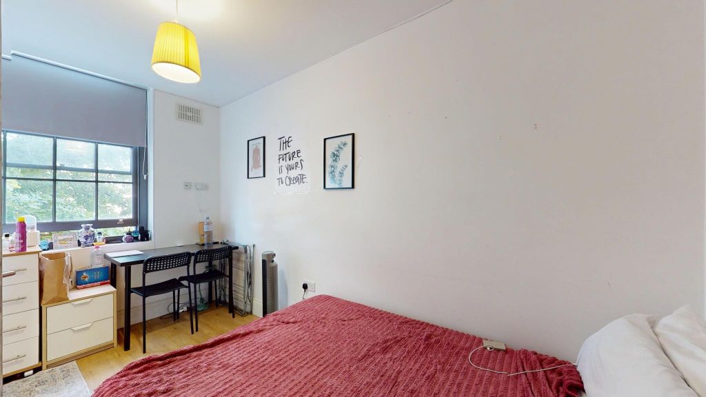 Property photo 1 of 10 Bedroom