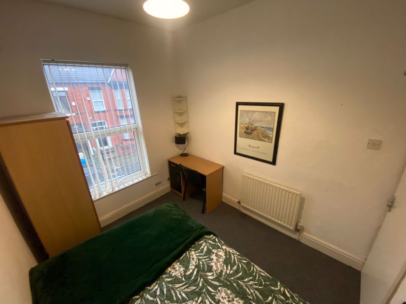 Property photo 3 of 10 Room 2