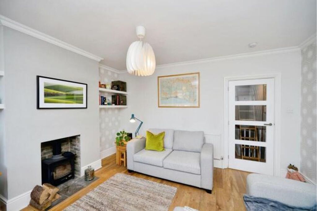 Property photo 3 of 14 Lounge