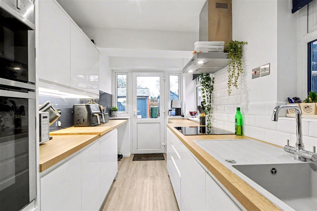 Property photo 3 of 16 Kitchen_1.Jpeg