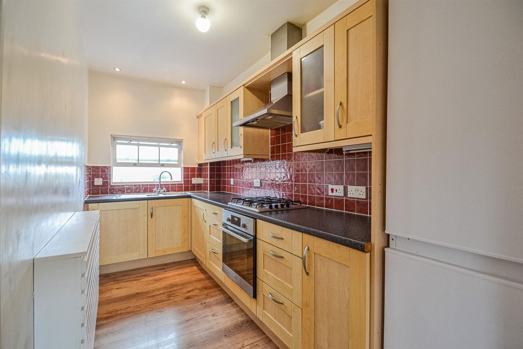 Property photo 3 of 9 Kitchen
