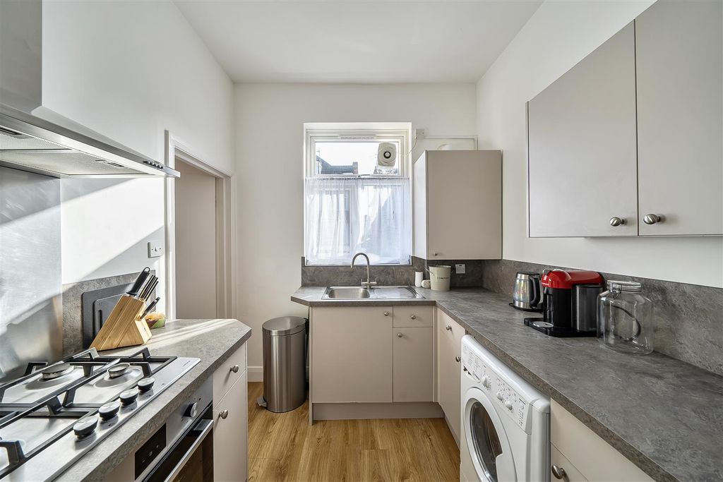 Property photo 3 of 8 Durban Road West - Kitchen 1 (2).Jpg