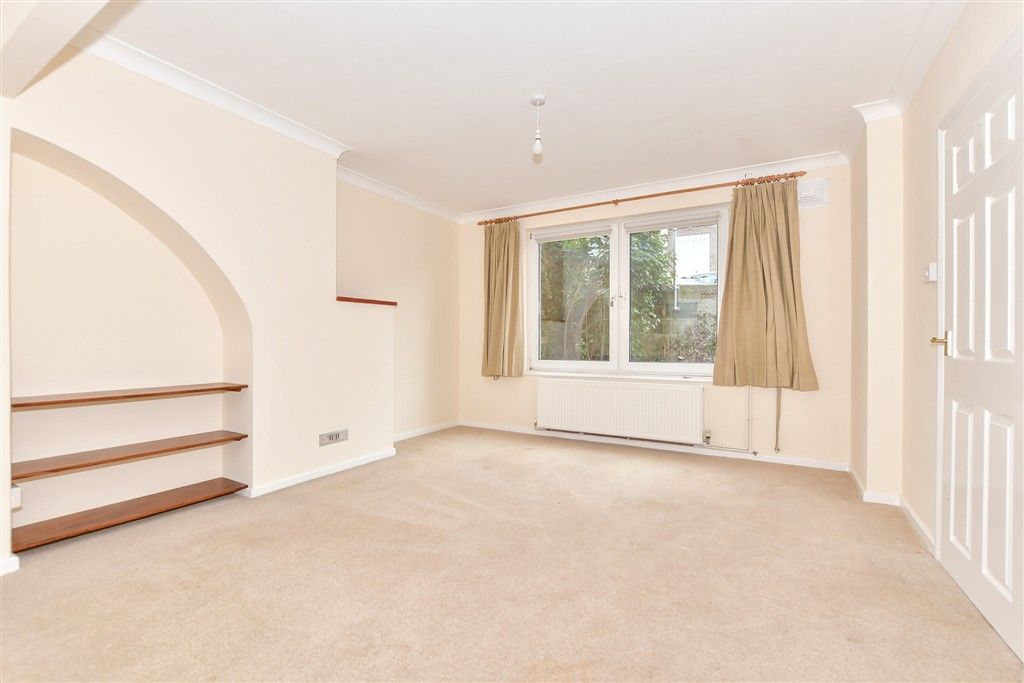 Property photo 1 of 11 Lounge