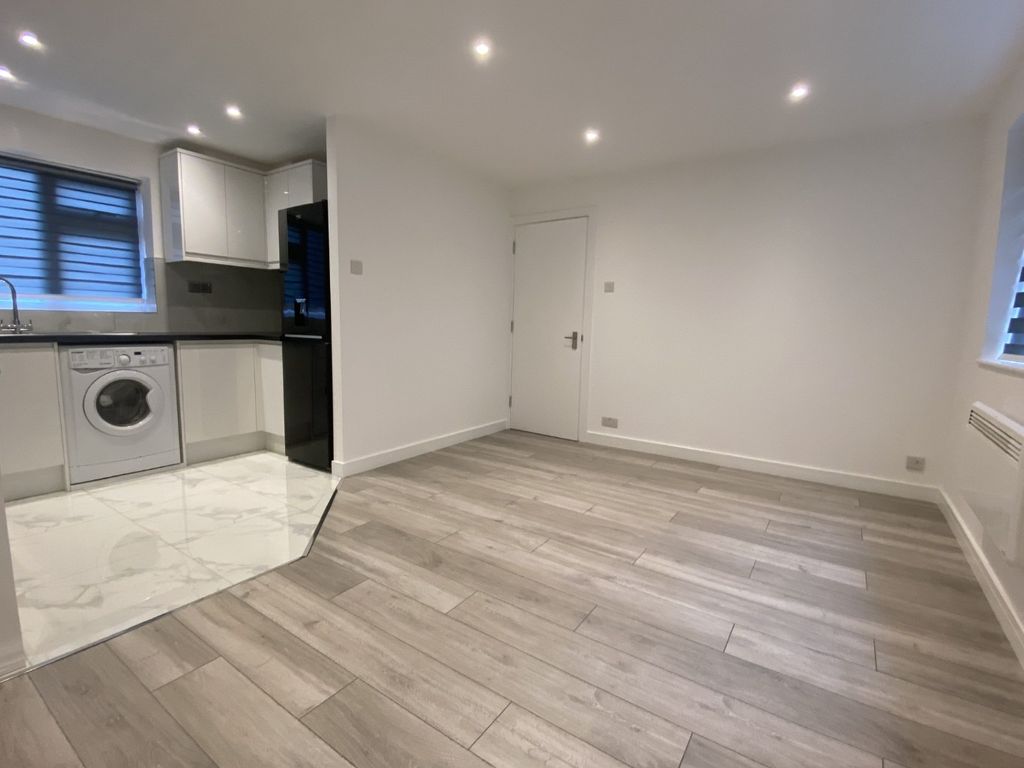 Property photo 2 of 8 4348412