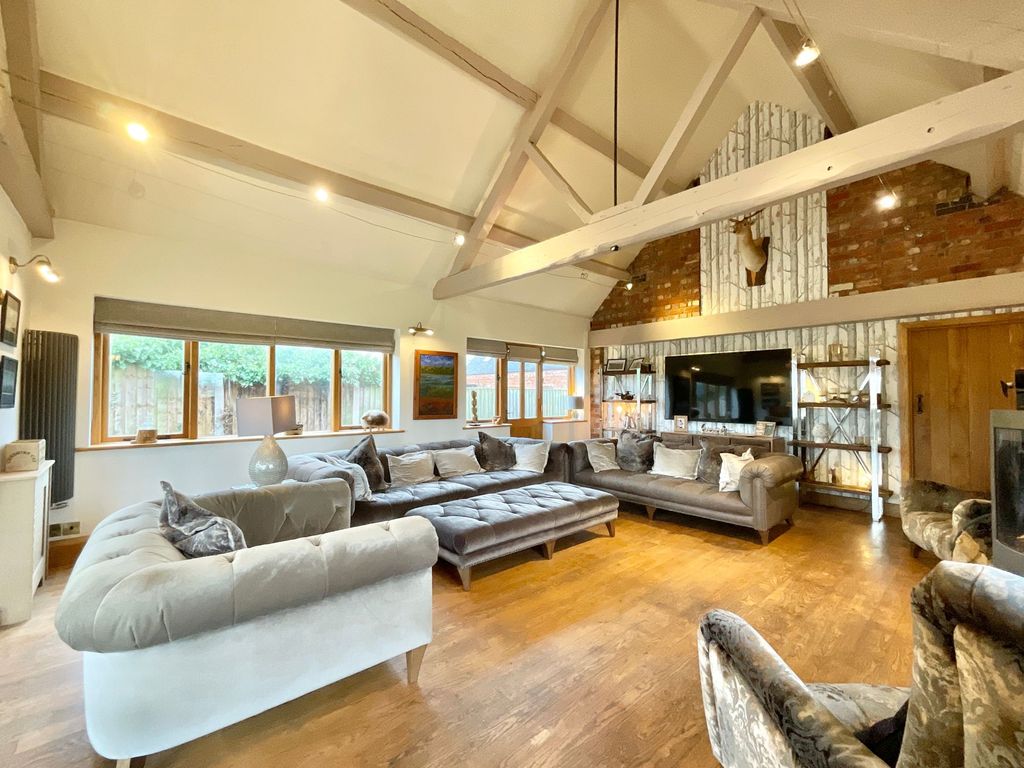 Property photo 3 of 32