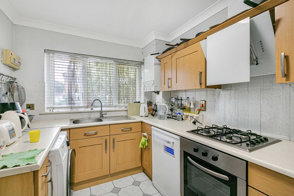 Property photo 3 of 17 Kitchen