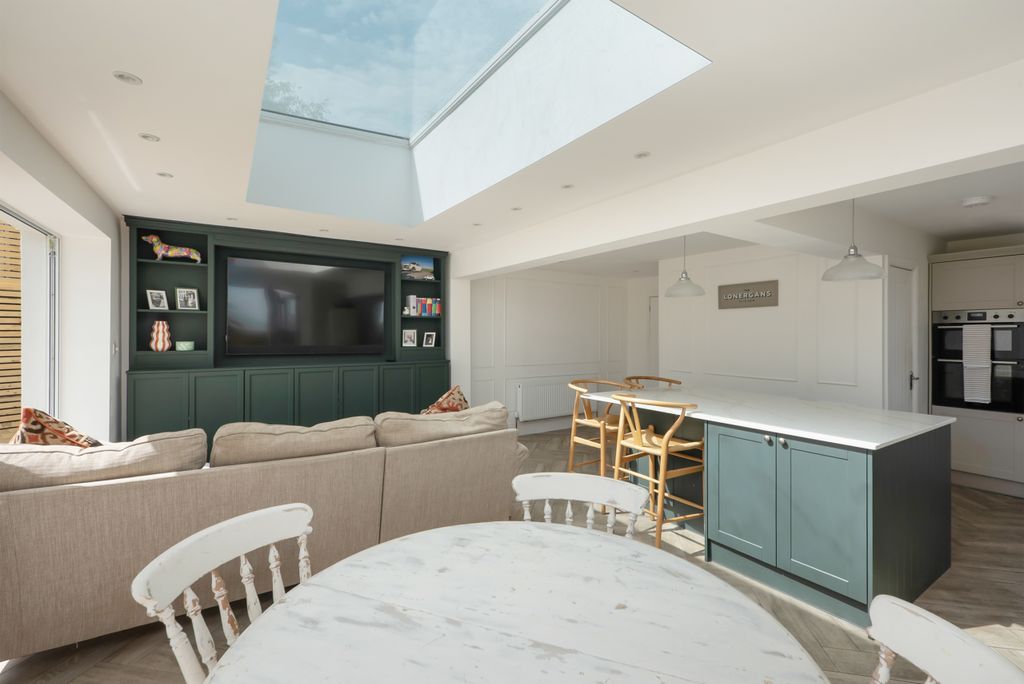 Property photo 2 of 16 Open Plan Lounge/Kitchen/Diner
