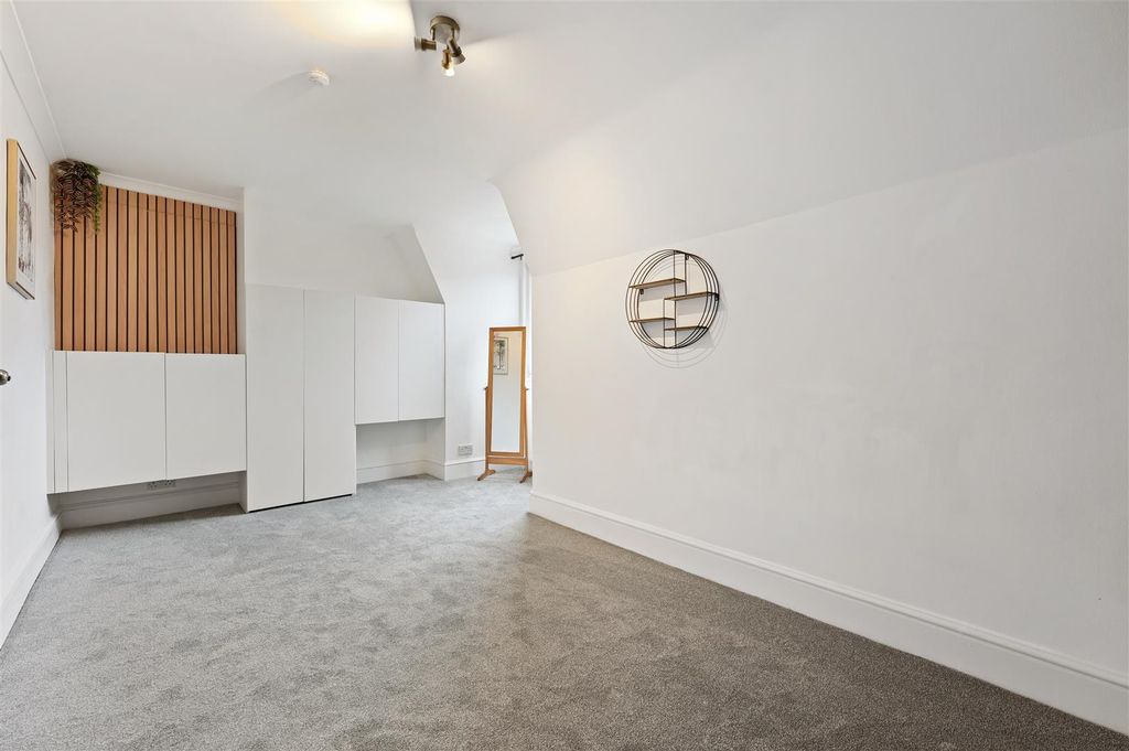 Property photo 3 of 11 Netherwood Road - 6 (1).Jpg