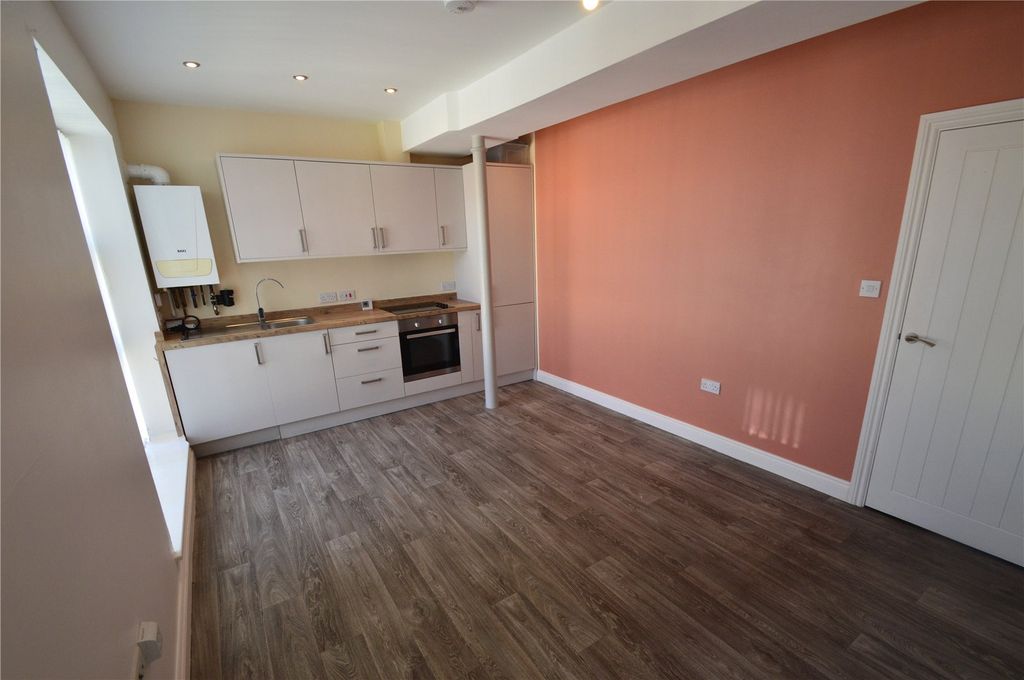 Property photo 2 of 6 Lounge