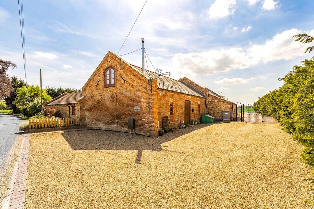 Property photo 1 of 32