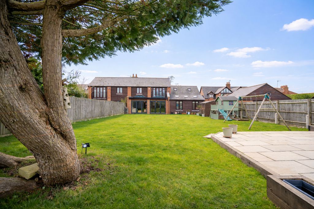 Property photo 2 of 37