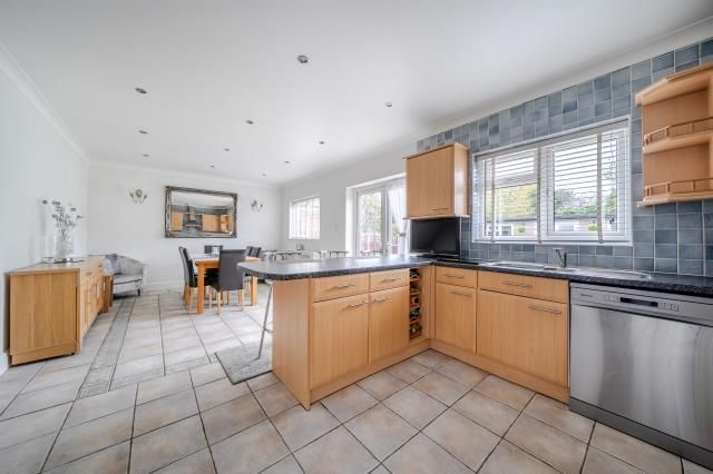 Property photo 3 of 13 Kitchen