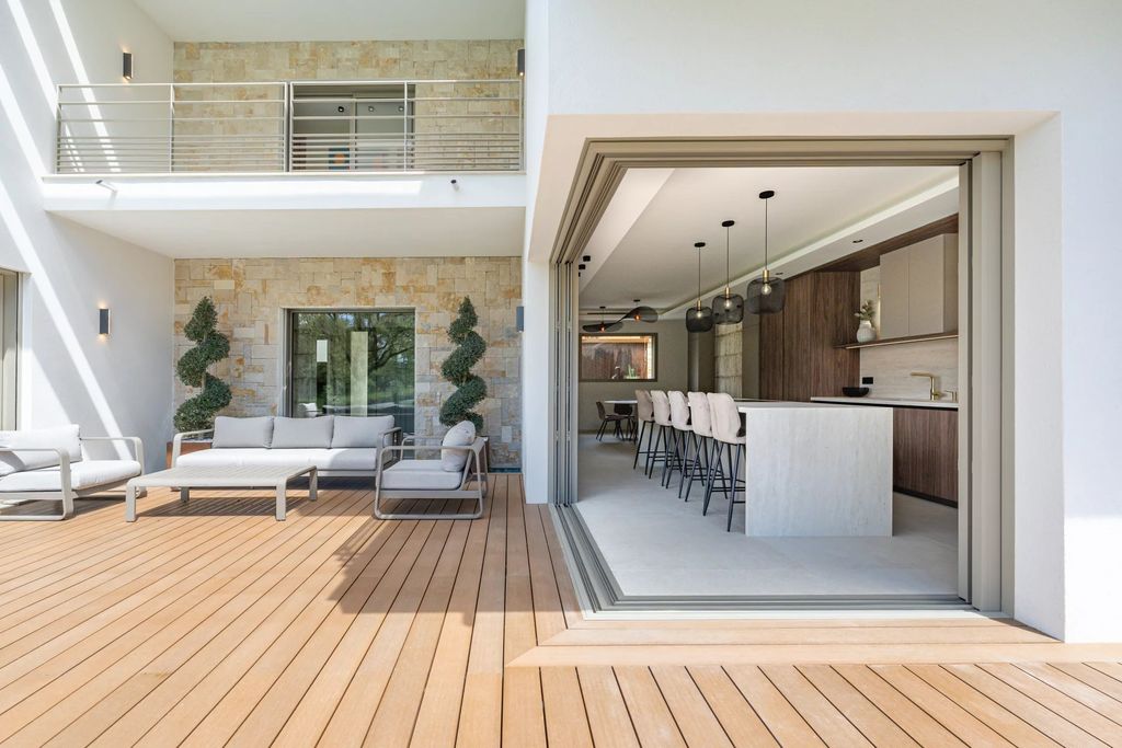 Property photo 3 of 31