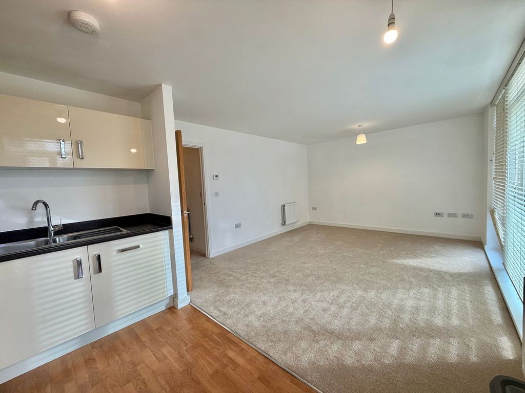 Property photo 3 of 14