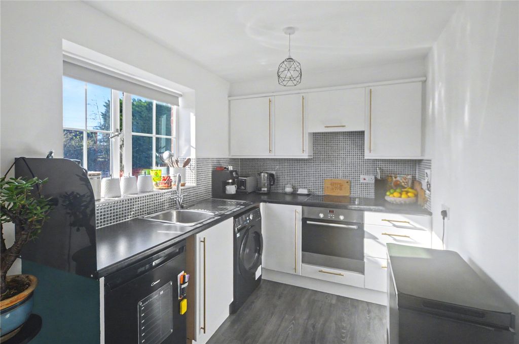 Property photo 2 of 13 Picture No. 10