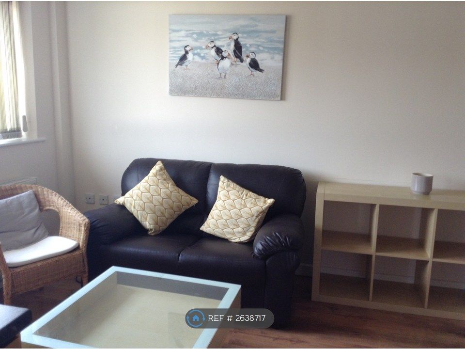 Property photo 2 of 10 Settee