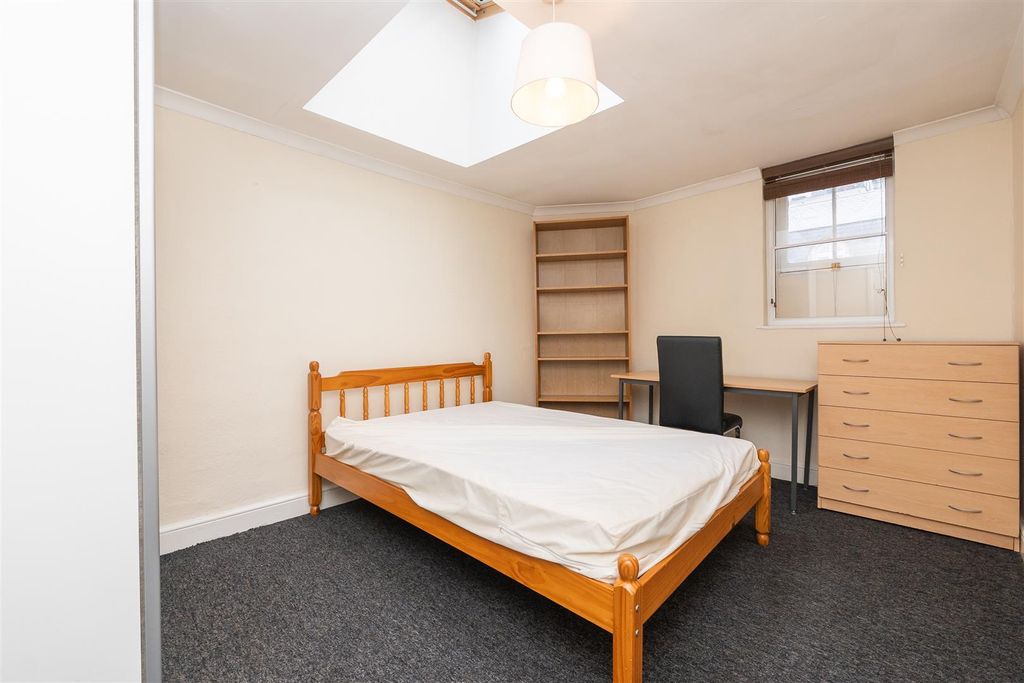 Property photo 1 of 18 Flat-2-57-Queens-Road-Bs8-1Ql-23.Jpg