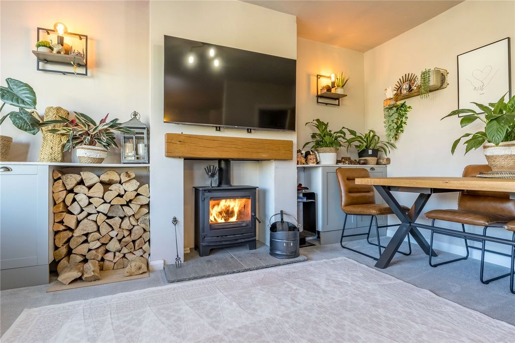 Property photo 2 of 21 Living Room