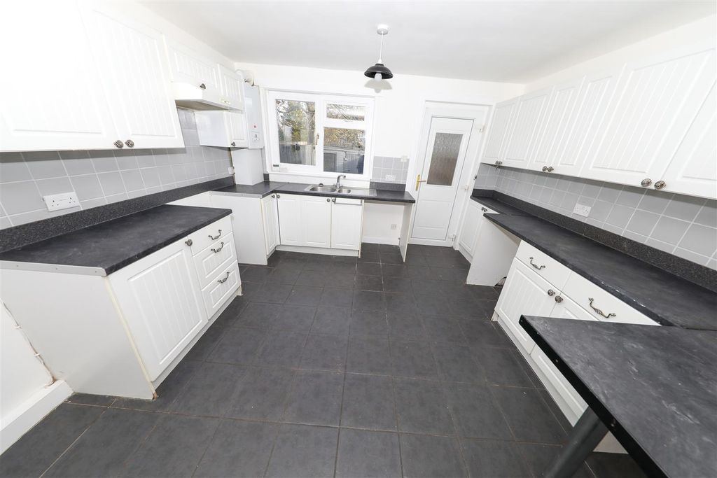 Property photo 2 of 23 B