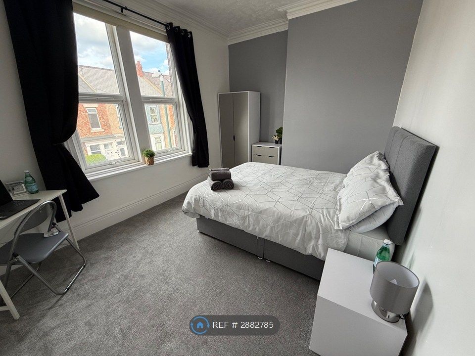 Property photo 3 of 19 Double Bedroom 1