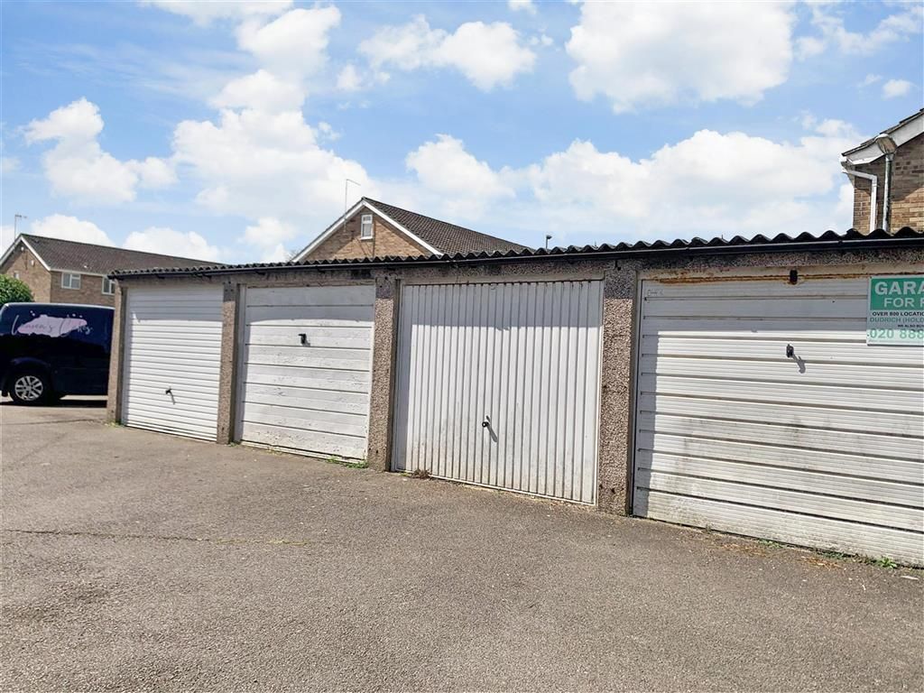 Property photo 1 of 1 Garage