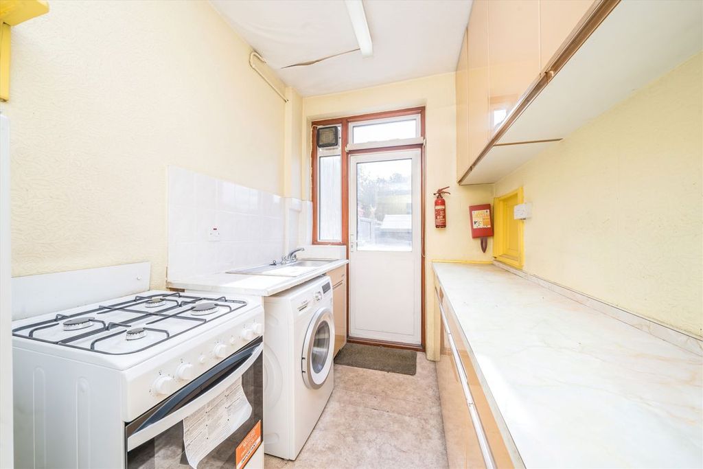 Property photo 3 of 7