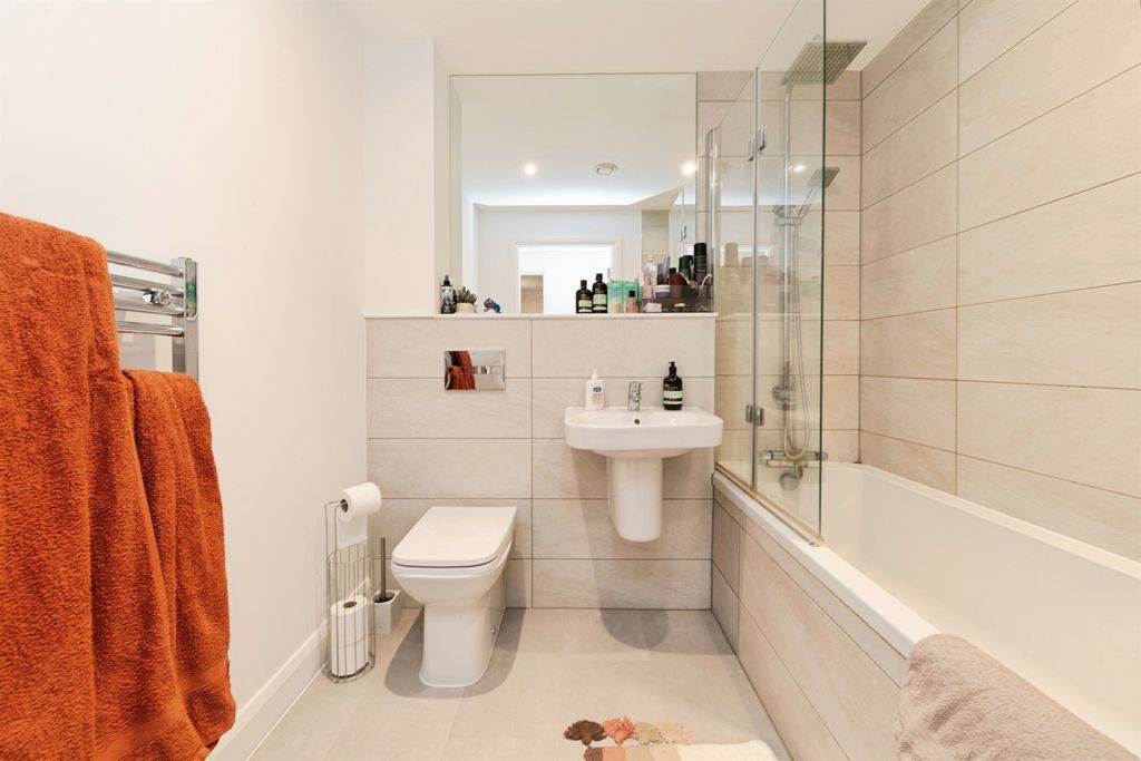 Additional image 14 of 2 bed flat for saleLeys Avenue, Letchworth Garden City SG6