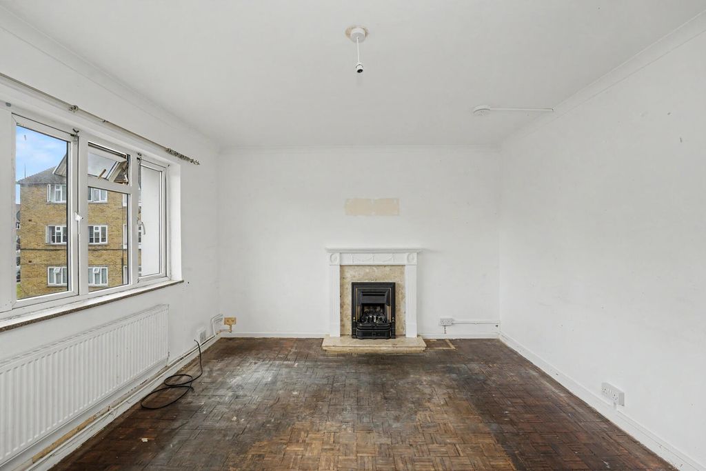 Property photo 3 of 25 Living Room