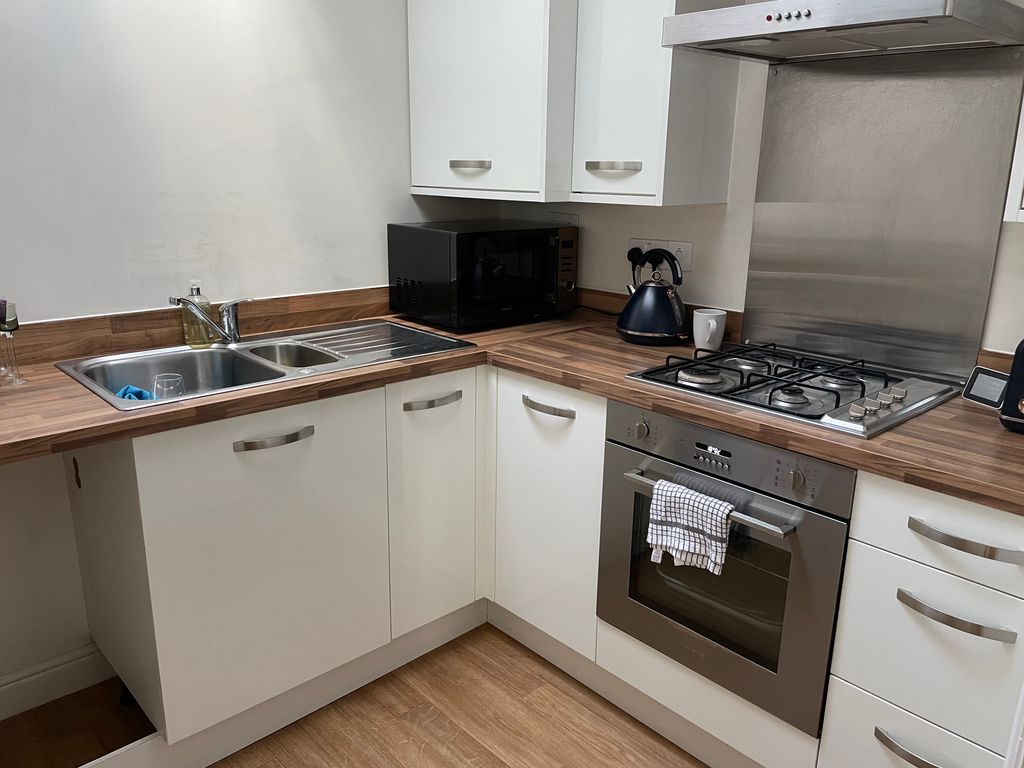 Property photo 3 of 7 Kitchen