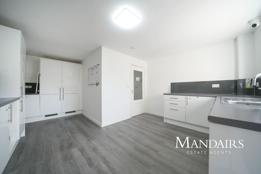Property photo 3 of 39