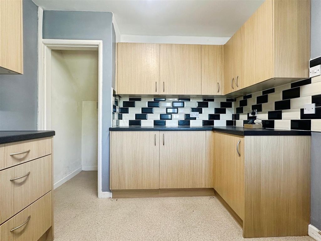 Property photo 3 of 17 Kitchen.Jpg