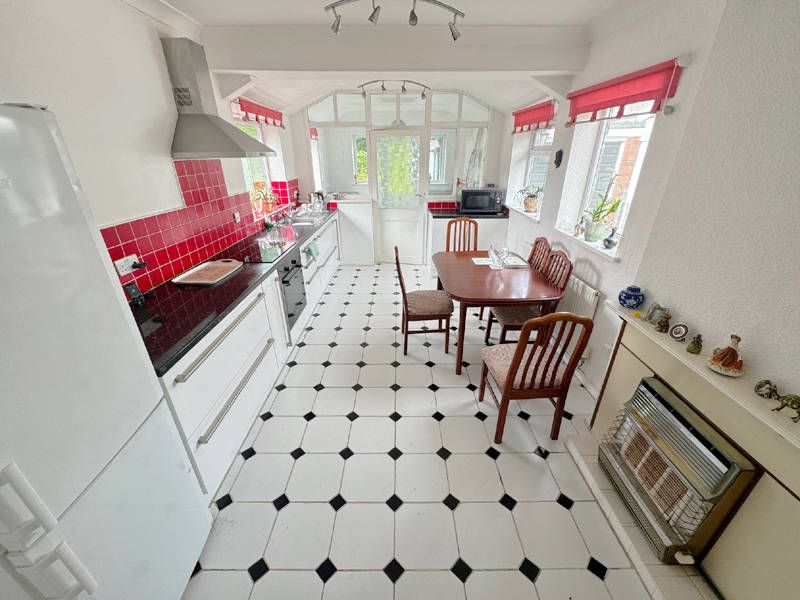 Property photo 3 of 20 Dining Kitchen