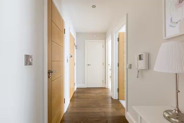 Property photo 2 of 27