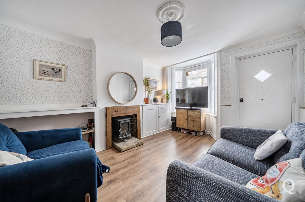 Property photo 2 of 21 2Af5Caee-9d24-4F1...