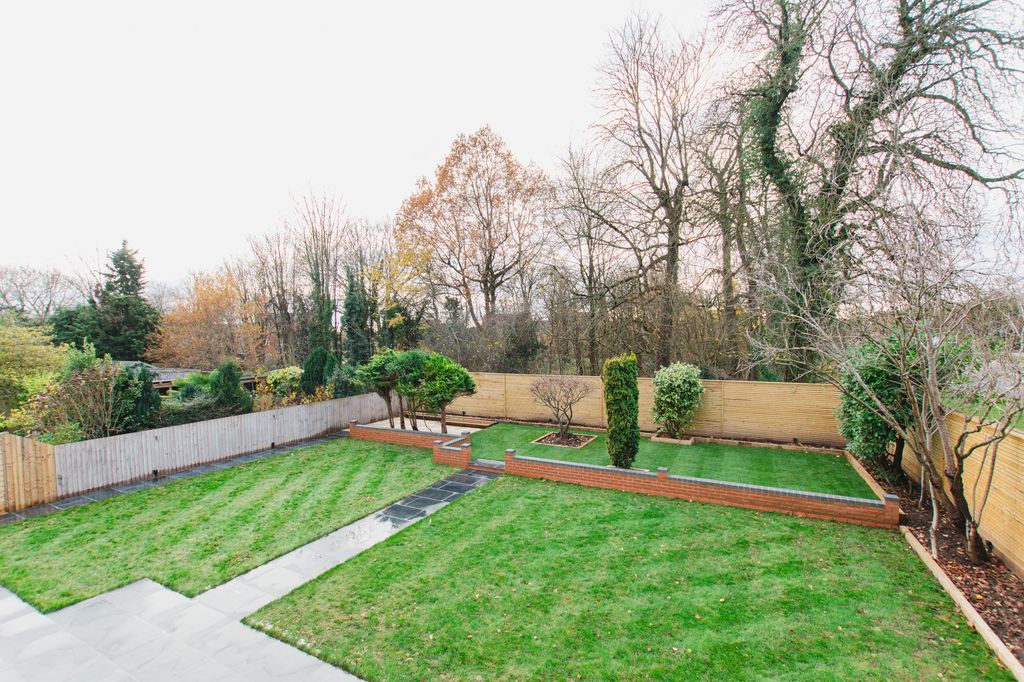 Property photo 2 of 28