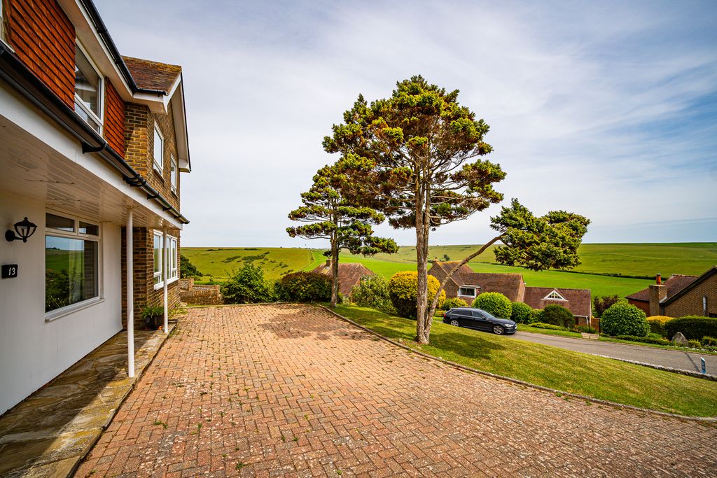 Property photo 2 of 37