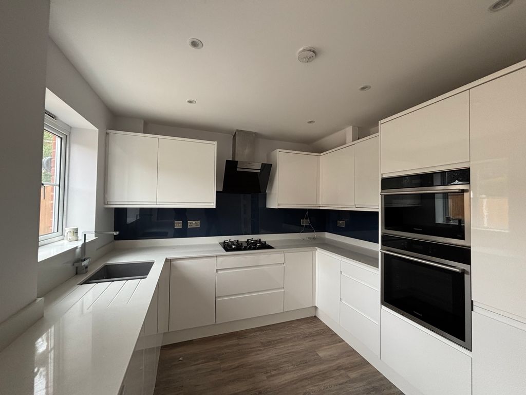 Property photo 3 of 12 Kitchen