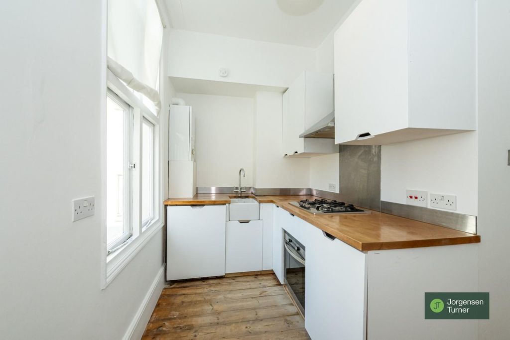 Property photo 2 of 7 Kitchen .Jpg