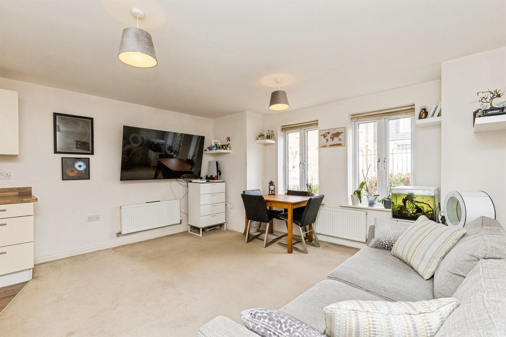 Property photo 3 of 12