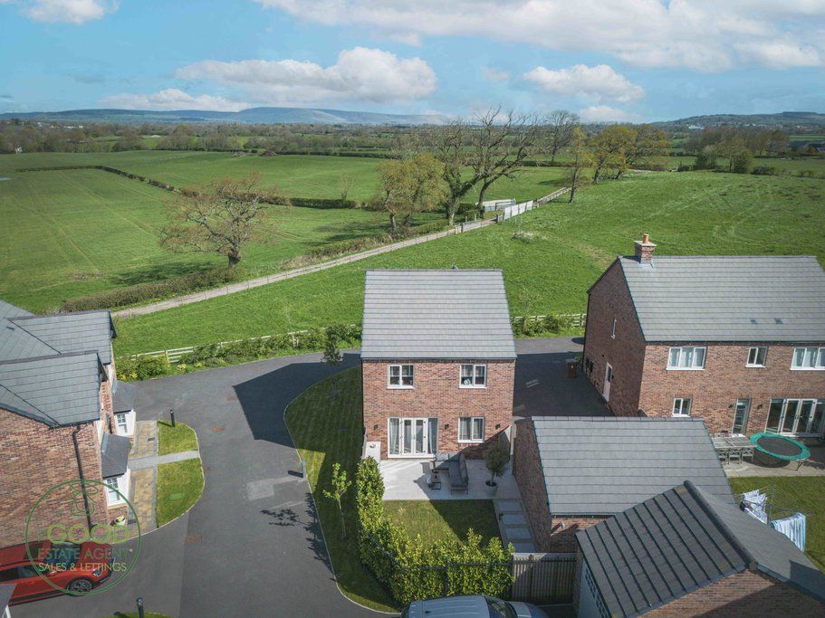 Property photo 2 of 32