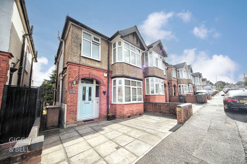 Property photo 2 of 27 4136901