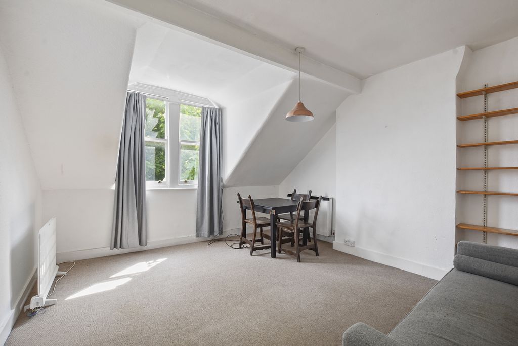 Property photo 3 of 7 Photo 6